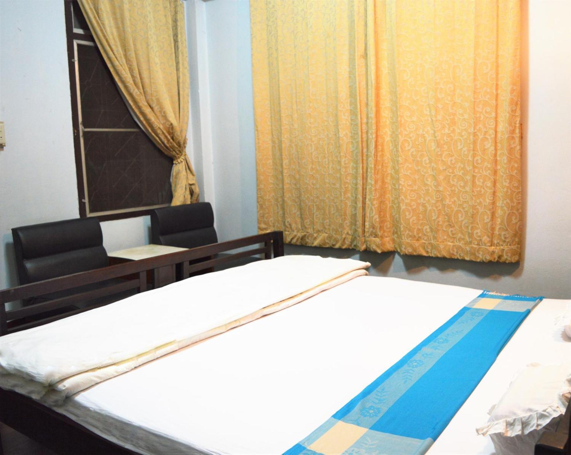 28 Rachabutr Hostel Ubon Ratchathani Rum bild