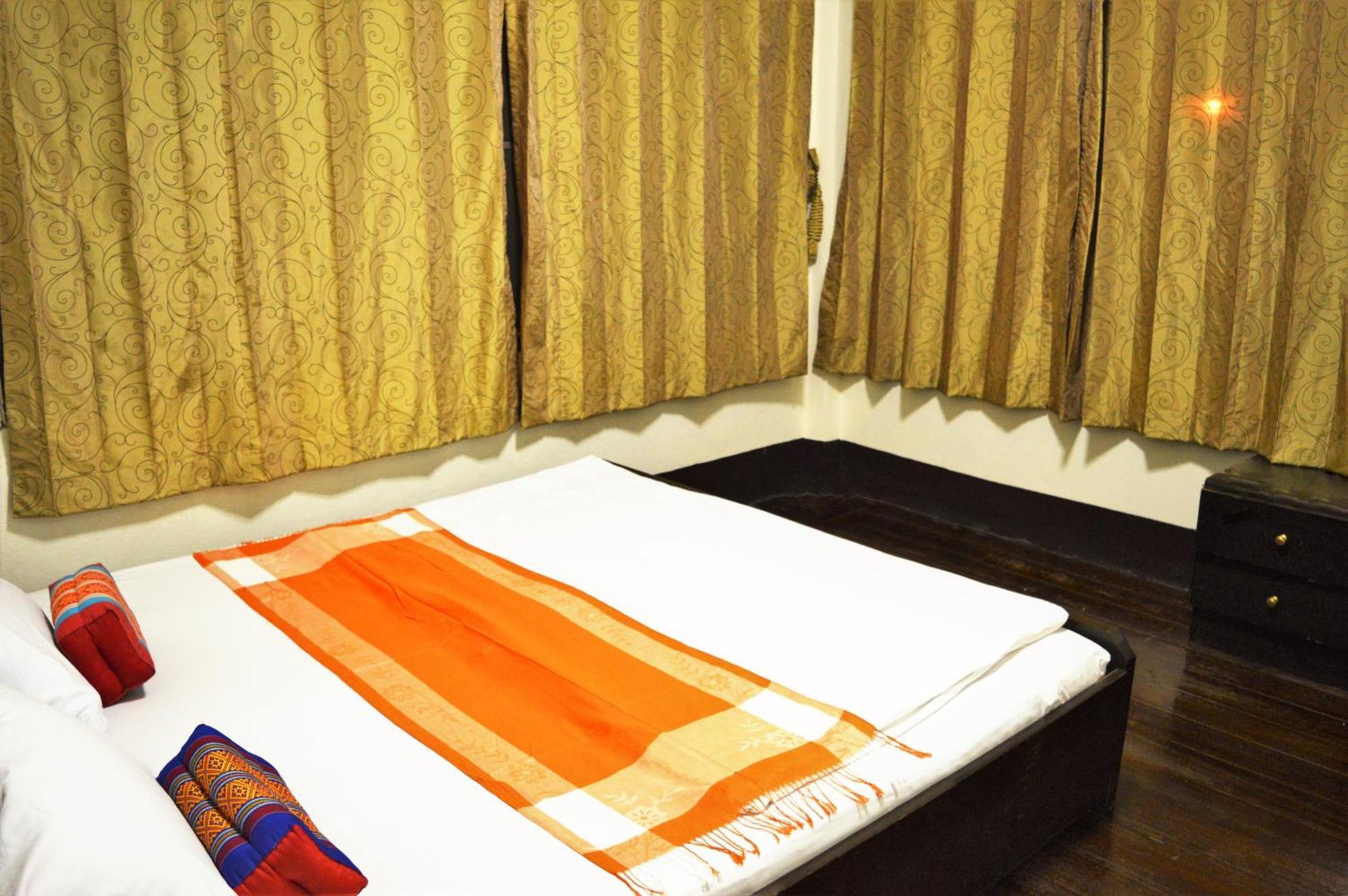 28 Rachabutr Hostel Ubon Ratchathani Rum bild
