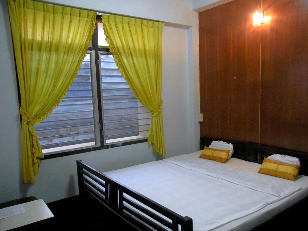 28 Rachabutr Hostel Ubon Ratchathani Rum bild